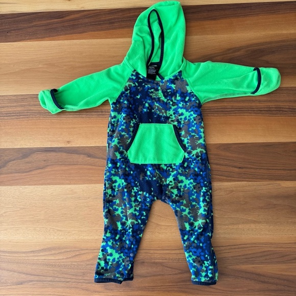 The North Face Infant Glacier Onesie Krypton Green Marble Camo Sz. 6-12 Months - Picture 2 of 8
